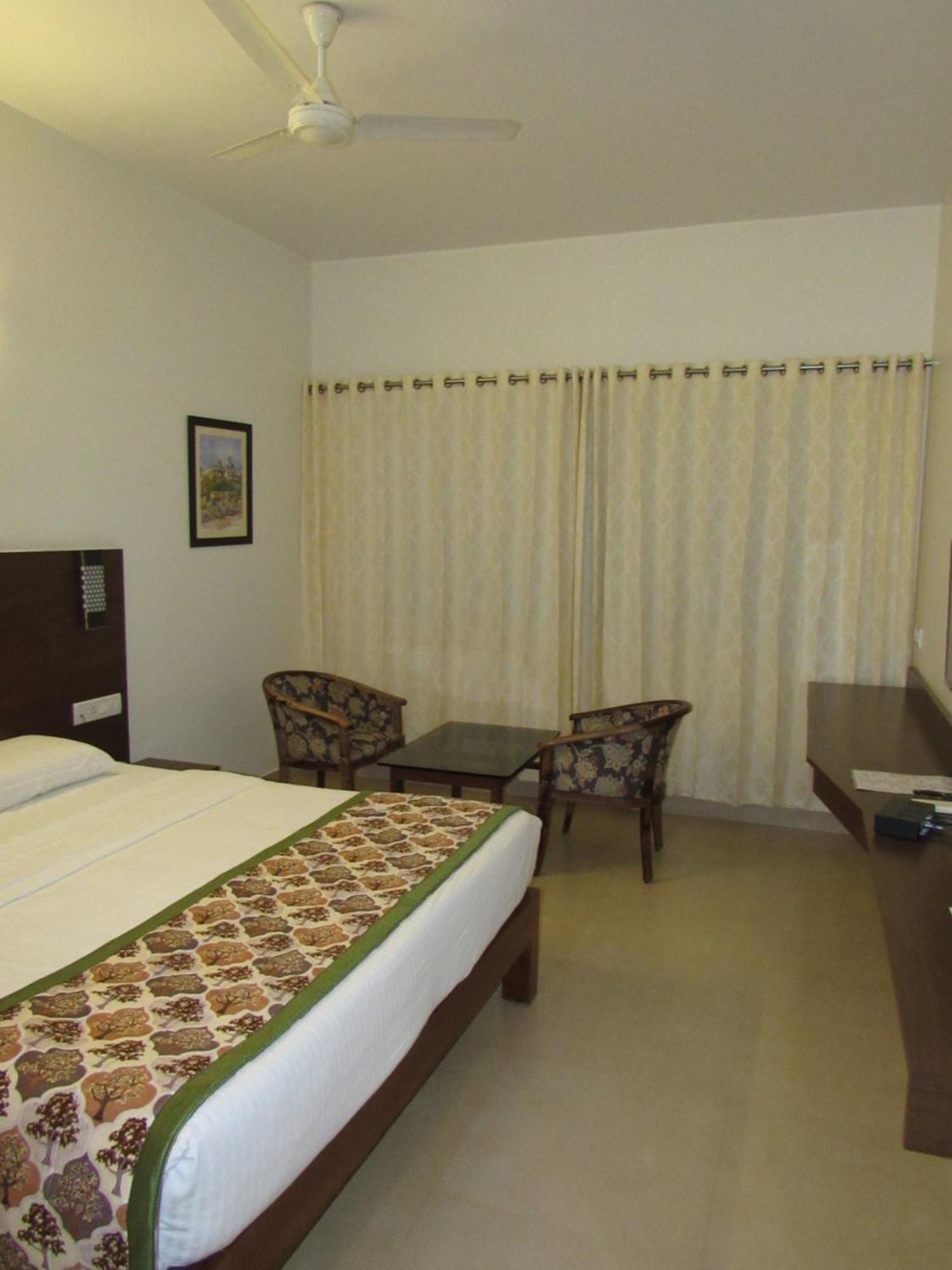 Hotel Palguni Residency Hassan Exterior foto